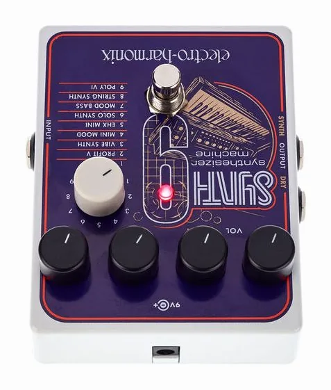Electro Harmonix Synth9 Synthesizer Machine, footswitch in primo piano