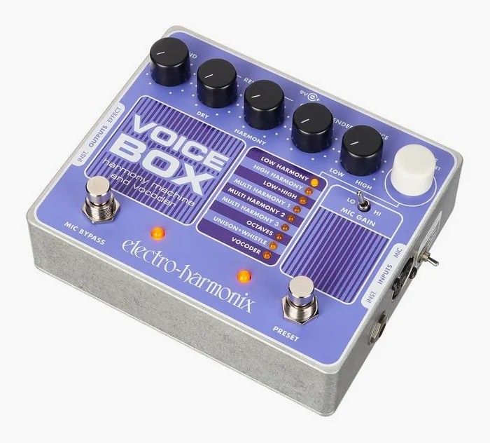Electro Harmonix Voice Box, footswitch in primo piano