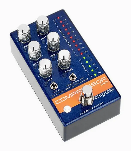 Empress Effects Compressor MKII Blue, connettori sul retro dell'unita