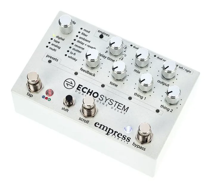 Empress Effects Echosystem inquadrato di fronte su sfondo neutro