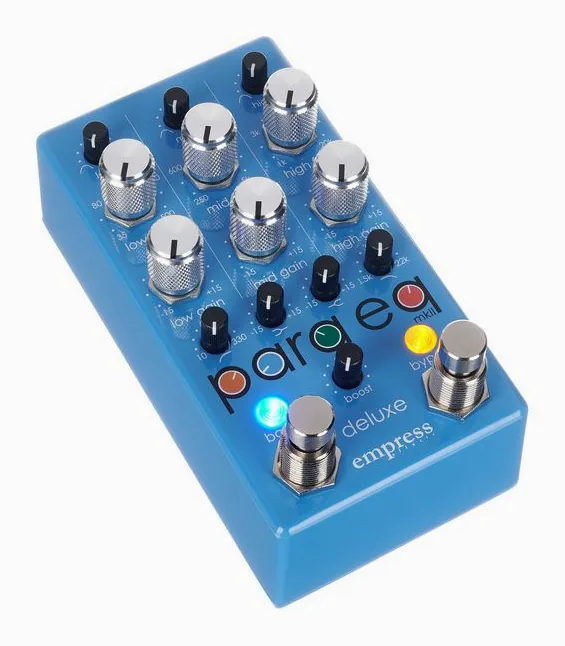 Empress Effects ParaEQ MKII Deluxe, footswitch in primo piano