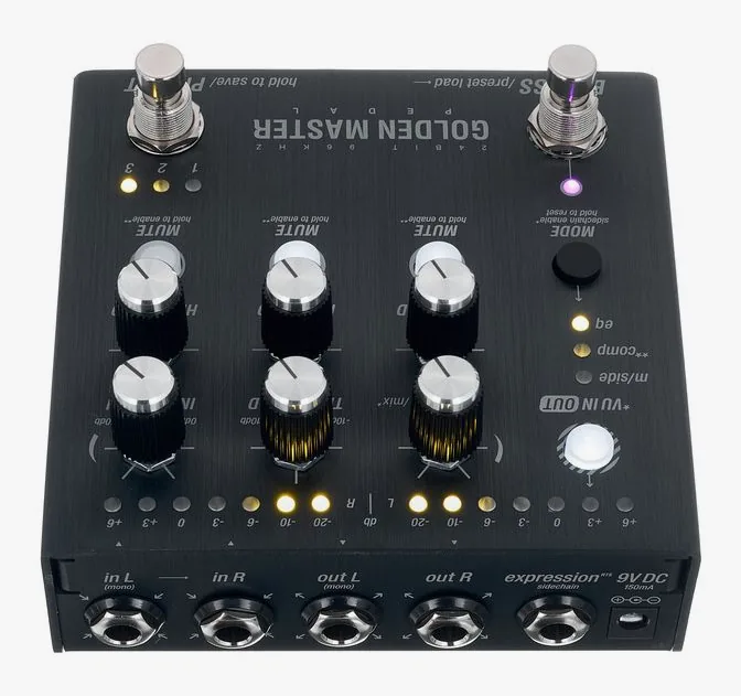 Endorphin.es Golden Master Pedal Black, footswitch in primo piano