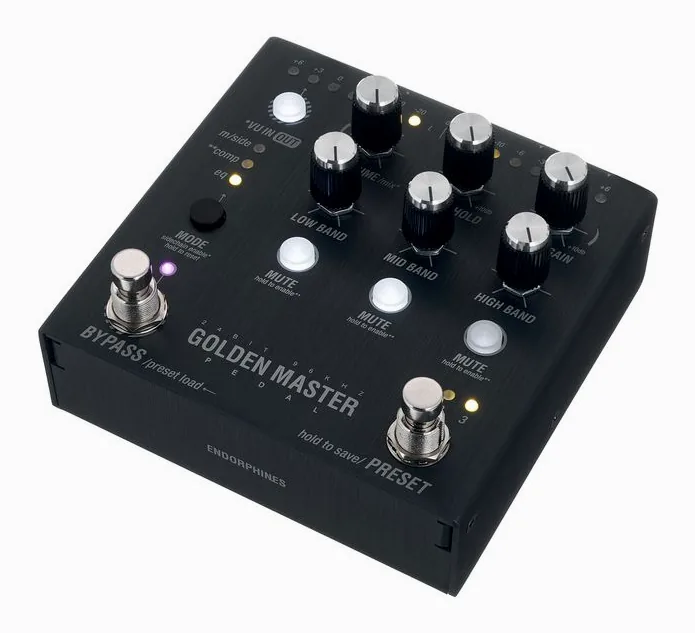 Endorphin.es Golden Master Pedal Black fotografato frontalmente