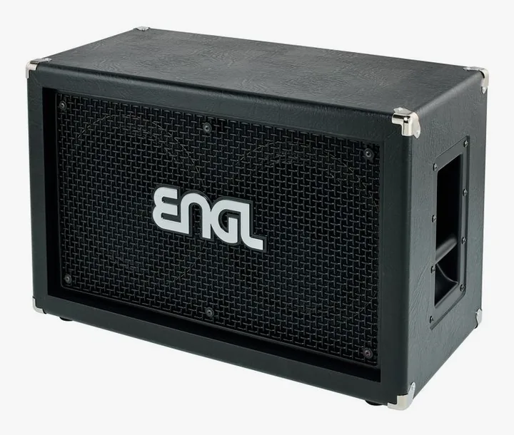 Engl E212VH Pro BK inquadrato di fronte su sfondo neutro