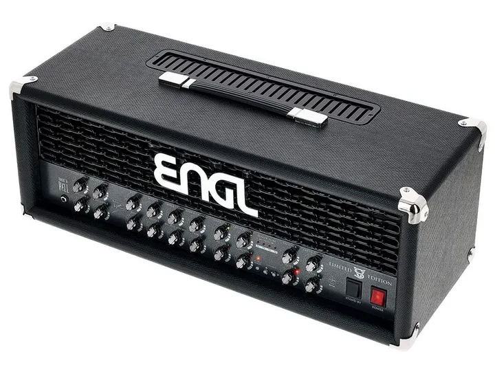 Engl E646 Victor Smolski Ltd fotografato frontalmente