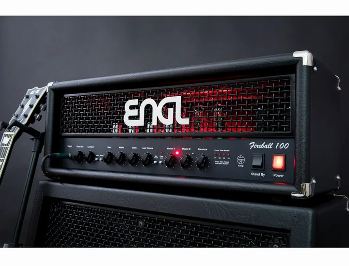 Engl Fireball 100 E635BO Blackout, angolo del cabinet