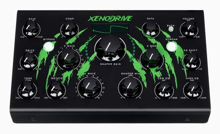 Erica Synths Xenodrive, footswitch in primo piano