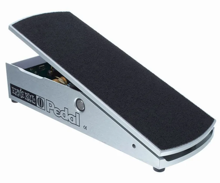 Ernie Ball EB6166, connettori sul retro dell'unita