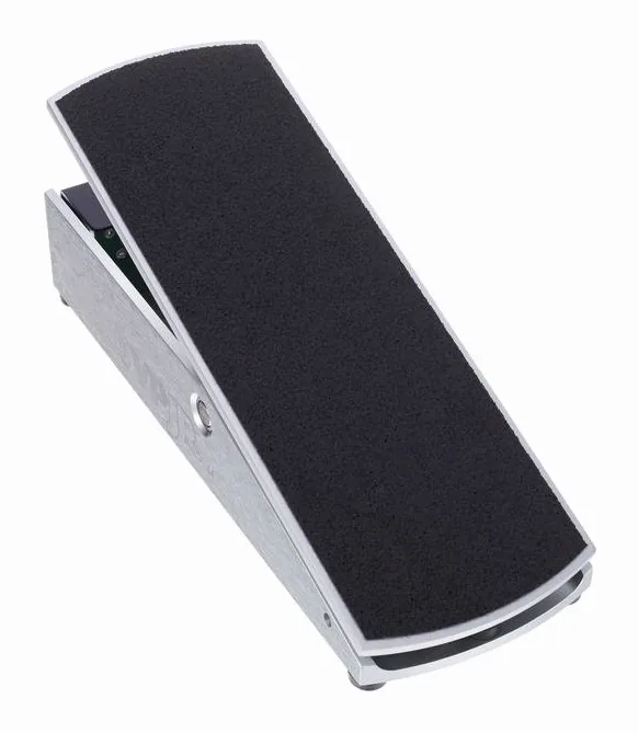 Ernie Ball EB6181 VP JR Volume Pedal, connettori sul retro dell'unita