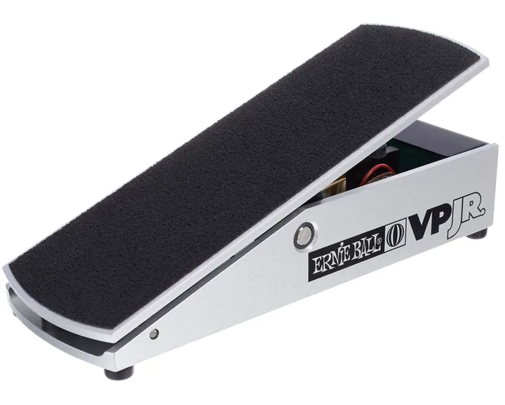 Ernie Ball EB6181 VP JR Volume Pedal, footswitch in primo piano
