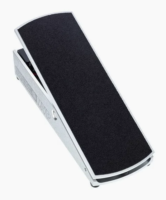 Ernie Ball MVP Most Valuable Pedal, footswitch in primo piano