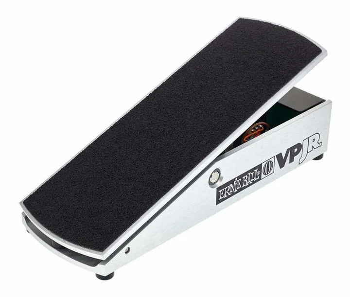 Ernie Ball EB6180 VP-JR, footswitch in primo piano