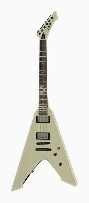 ESP LTD James Hetfield Vulture OW inquadrato di fronte su sfondo neutro