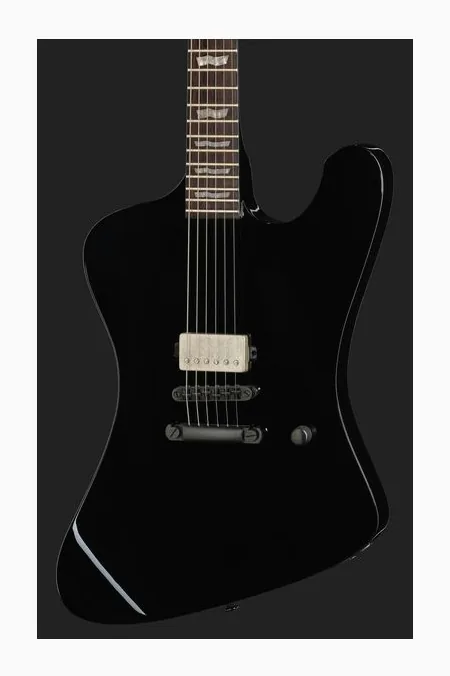 ESP LTD Phoenix-201 BK, corpo e verniciatura in primo piano