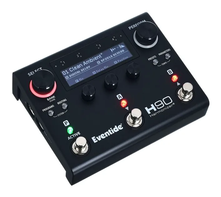 Eventide H90 Harmonizer Dark LTD, footswitch in primo piano