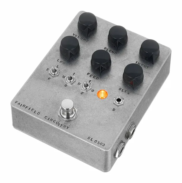 Fairfield Circuitry 20% More Slew Limit Distortion in primo piano frontale