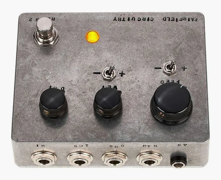 Fairfield Circuitry Hors d'Oeuvre Act. Feedb. Loop, connettori sul retro dell'unita