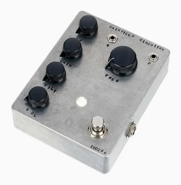 Fairfield Circuitry Long Life Parametric EQ inquadrato di fronte su sfondo neutro