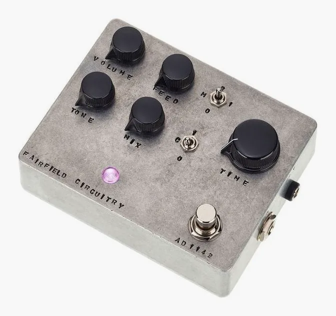 Fairfield Circuitry Meet Maude in primo piano frontale