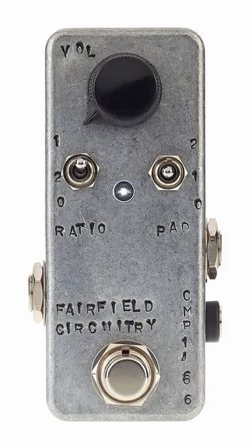 Fairfield Circuitry The Accountant, footswitch in primo piano