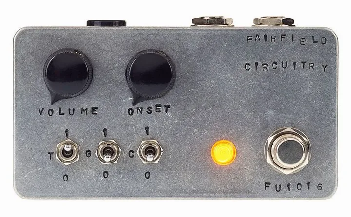 Fairfield Circuitry The Unpleasant Surprise, footswitch in primo piano