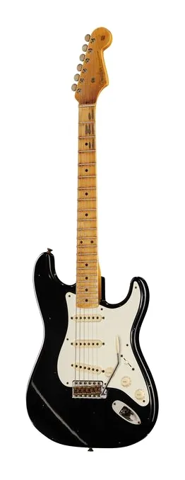 Fender 55 Strat BLK Journeyman Relic inquadrato di fronte su sfondo neutro