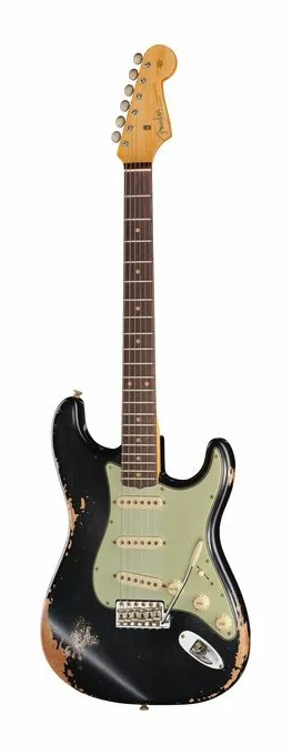Fender 60 Strat ABLK Heavy Relic inquadrato di fronte su sfondo neutro