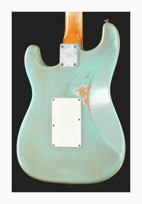 Fender 60 Strat HSS HR MBAH SADB, curve del body viste dall'alto