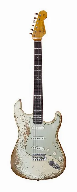 Fender 62/63 Strat SHR Tomatillo G inquadrato di fronte su sfondo neutro