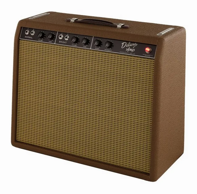 Fender 62 Deluxe Amp in primo piano frontale