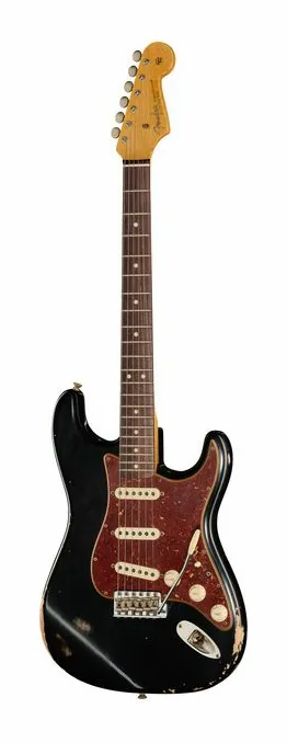 Fender 63 Strat Black Relic inquadrato di fronte su sfondo neutro