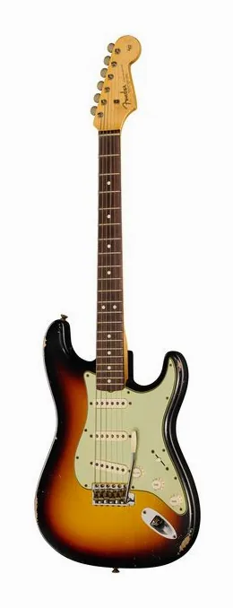 Fender 63 Strat Relic 3TSB MBDB in primo piano frontale