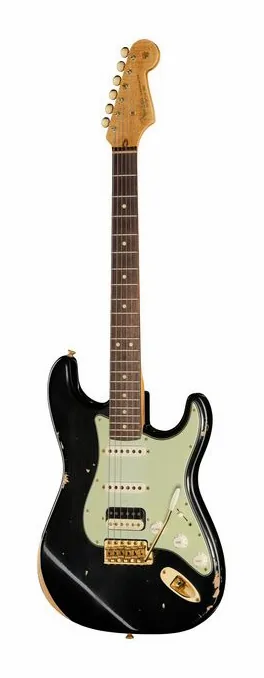 Fender 63 Strat RW Black Relic HSS fotografato frontalmente