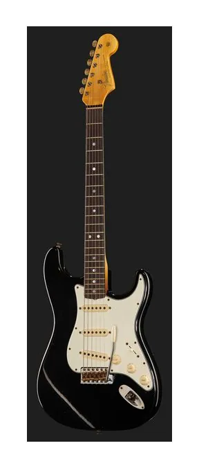 Fender 65 Strat BLK Journeyman Relic, corpo e verniciatura in primo piano