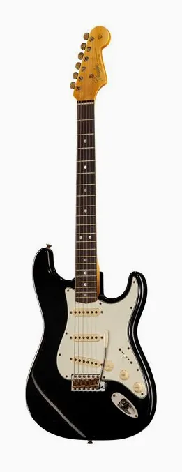 Fender 65 Strat BLK Journeyman Relic fotografato frontalmente