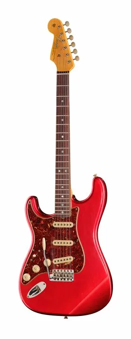 Fender 65 Strat CAR JM Relic LH inquadrato di fronte su sfondo neutro