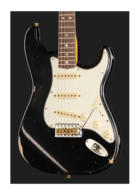 Fender 65 Strat BLK Relic, corpo e verniciatura in primo piano