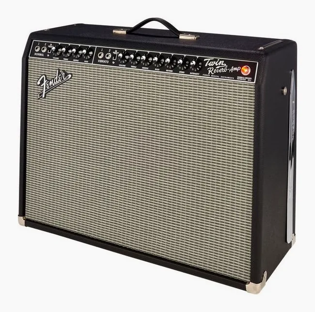 Fender 65 Twin Reverb inquadrato di fronte su sfondo neutro