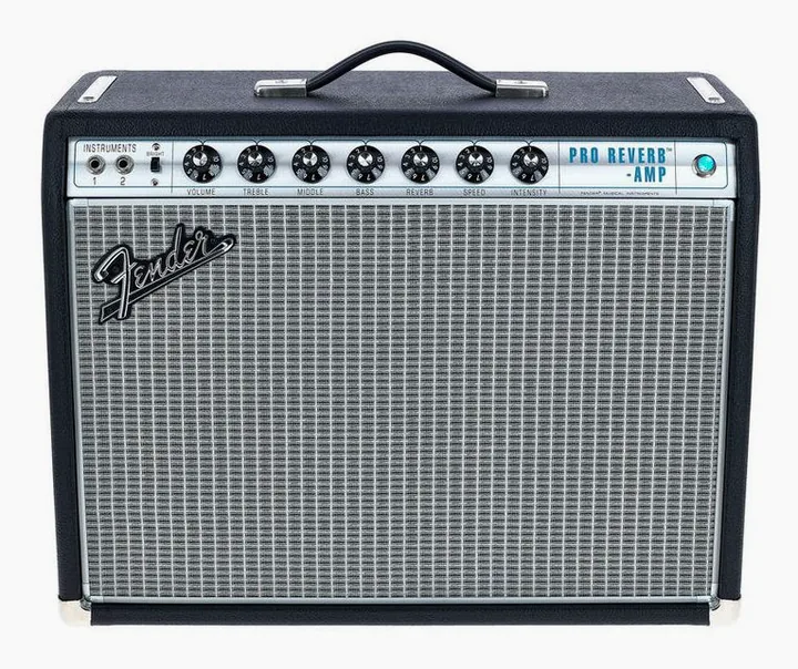 Fender 68 Custom Pro Reverb, logo e finiture del pannello frontale