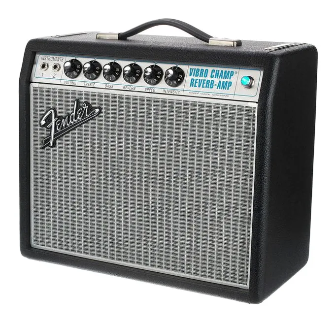 Fender 68 Custom Vibro Champ inquadrato di fronte su sfondo neutro