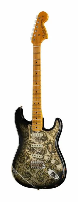 Fender 68 Strat Relic Black Paisley in primo piano frontale