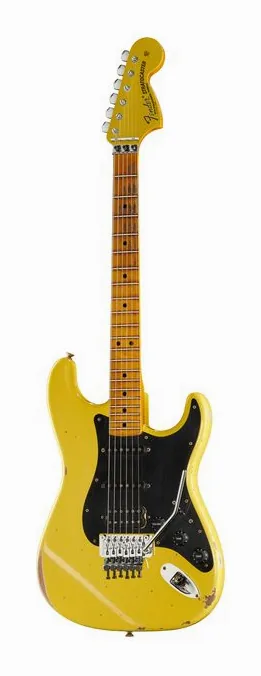 Fender 69 Strat Relic MN GYW HSS FR in primo piano frontale