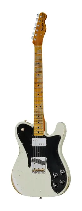Fender '70s Tele Custom AII HR LTD inquadrato di fronte su sfondo neutro