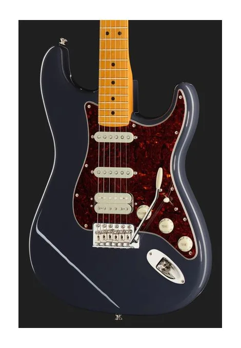 Fender Am Pro Clsc Strat HSS MN FBLK, corpo e verniciatura in primo piano