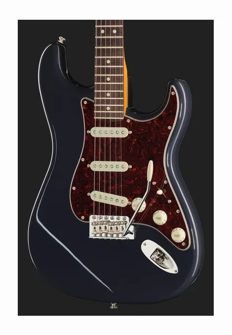 Fender Am Pro Clsc Strat RW FBLK, corpo e verniciatura in primo piano