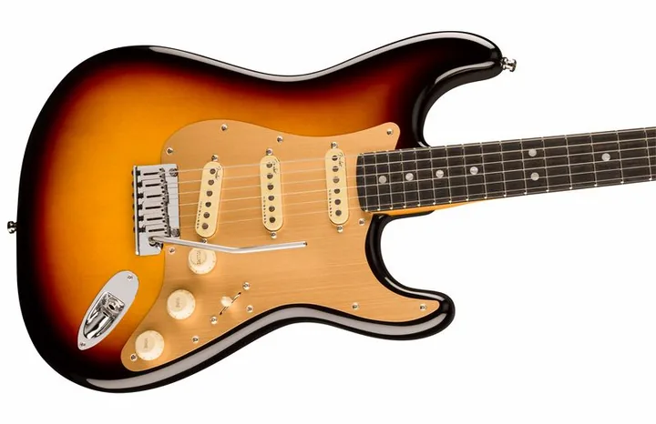 Fender Am Ultra II Strat EB UBST, profilo laterale del corpo
