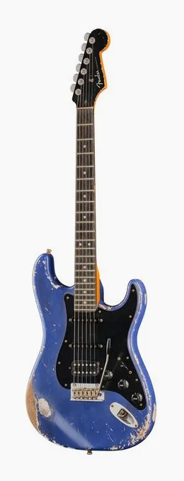 Fender Custom Violet Strat Relic MBAM in primo piano frontale
