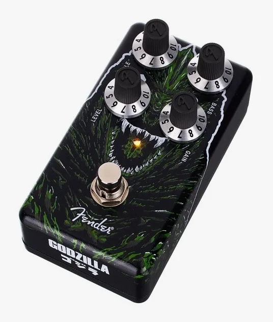 Fender Godzilla Distortion inquadrato di fronte su sfondo neutro