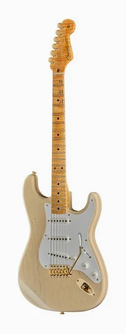 Fender LTD 70th 1954 Strat Jmr HB inquadrato di fronte su sfondo neutro