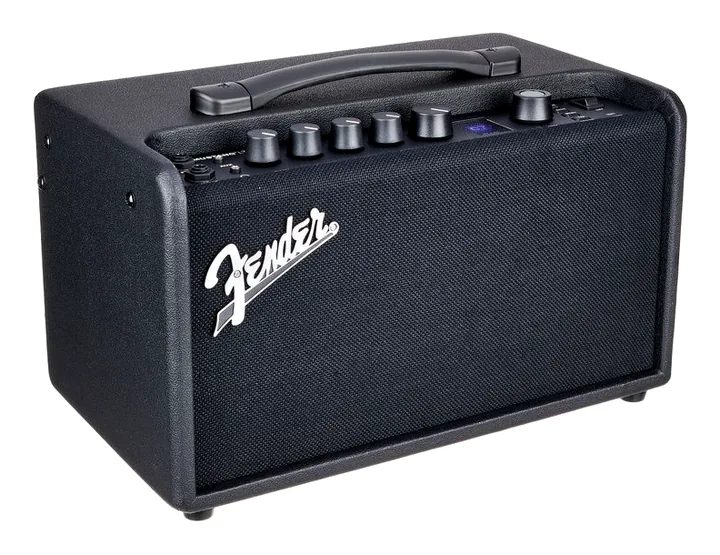 Fender Mustang LT40S, retro con le prese di collegamento